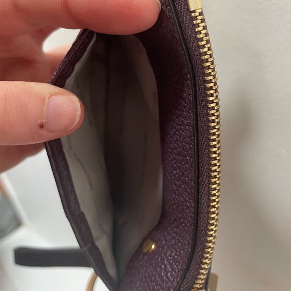 Michael Korrs Crossbody Bag and Matching Wallet - Picture 12 of 13